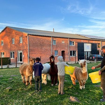 De Smishoeve Met Kinderpret, Dieren En Wellness Heers ภายนอก รูปภาพ
