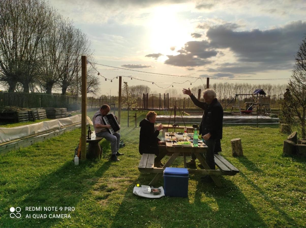 De Smishoeve Met Kinderpret, Dieren En Wellness Heers ภายนอก รูปภาพ