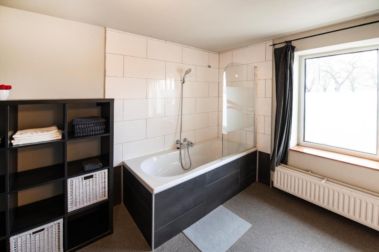 De Smishoeve Met Kinderpret, Dieren En Wellness Heers ภายนอก รูปภาพ