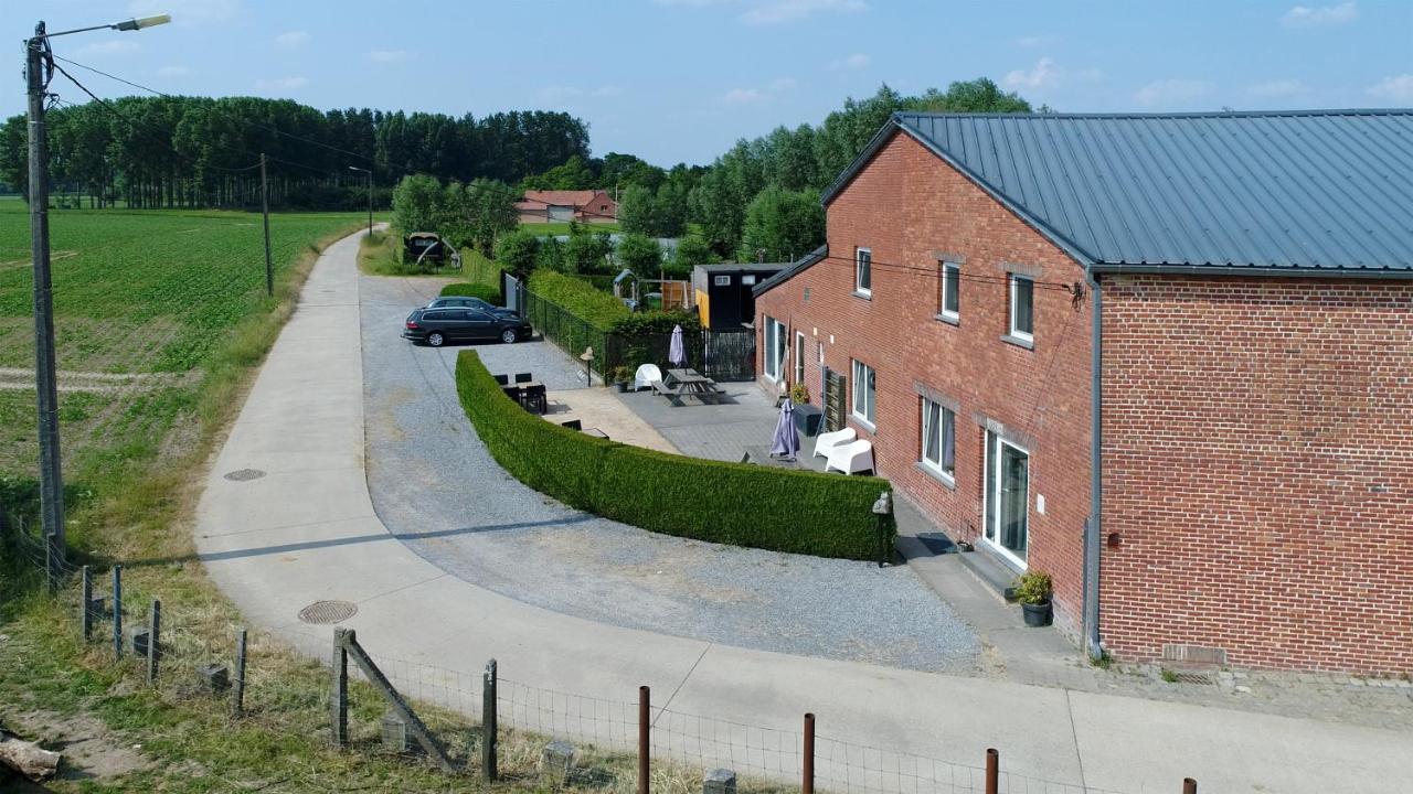 De Smishoeve Met Kinderpret, Dieren En Wellness Heers ภายนอก รูปภาพ