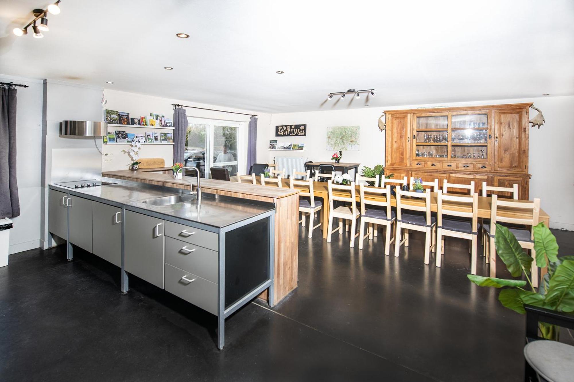 De Smishoeve Met Kinderpret, Dieren En Wellness Heers ภายนอก รูปภาพ
