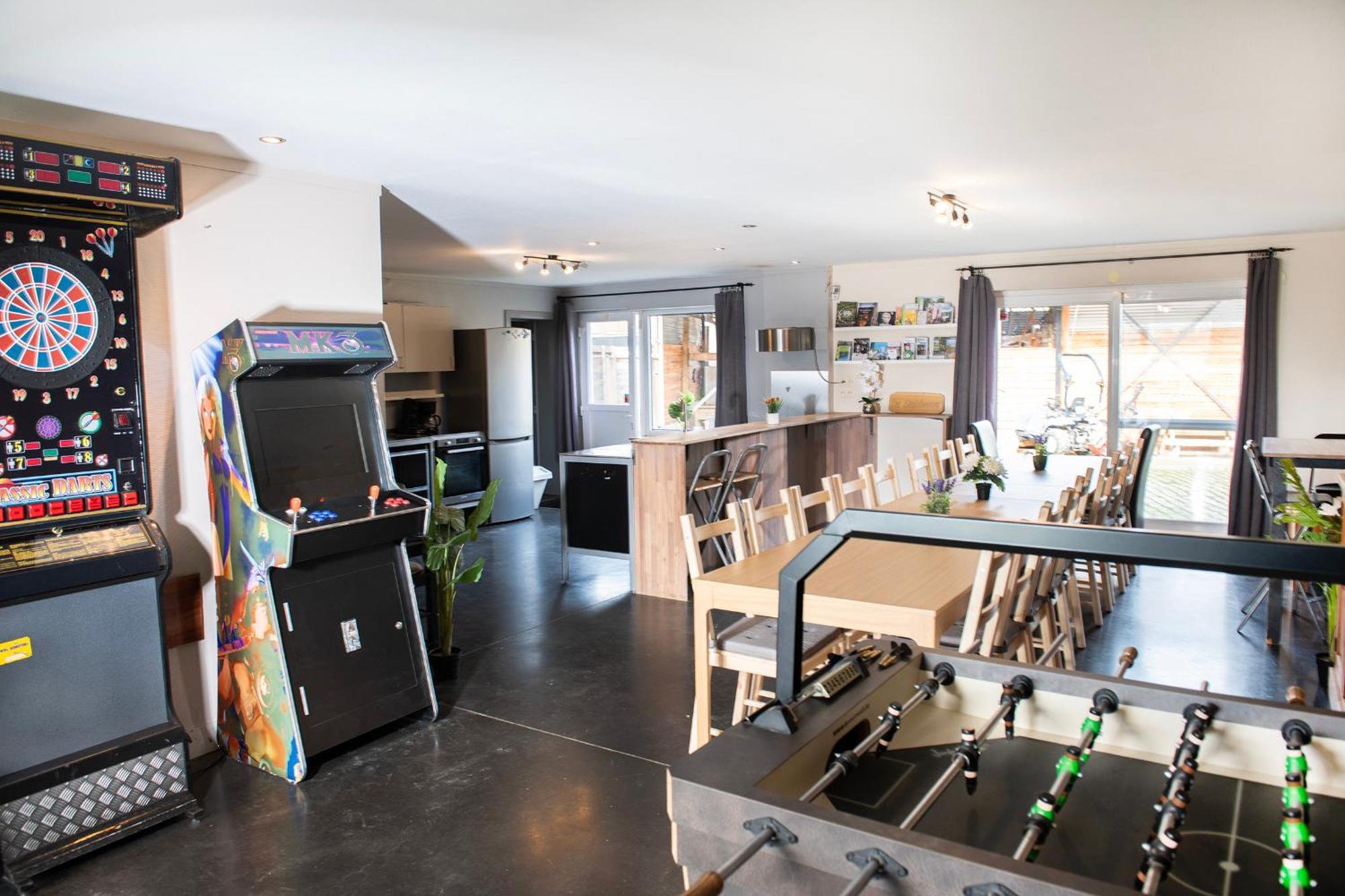 De Smishoeve Met Kinderpret, Dieren En Wellness Heers ภายนอก รูปภาพ