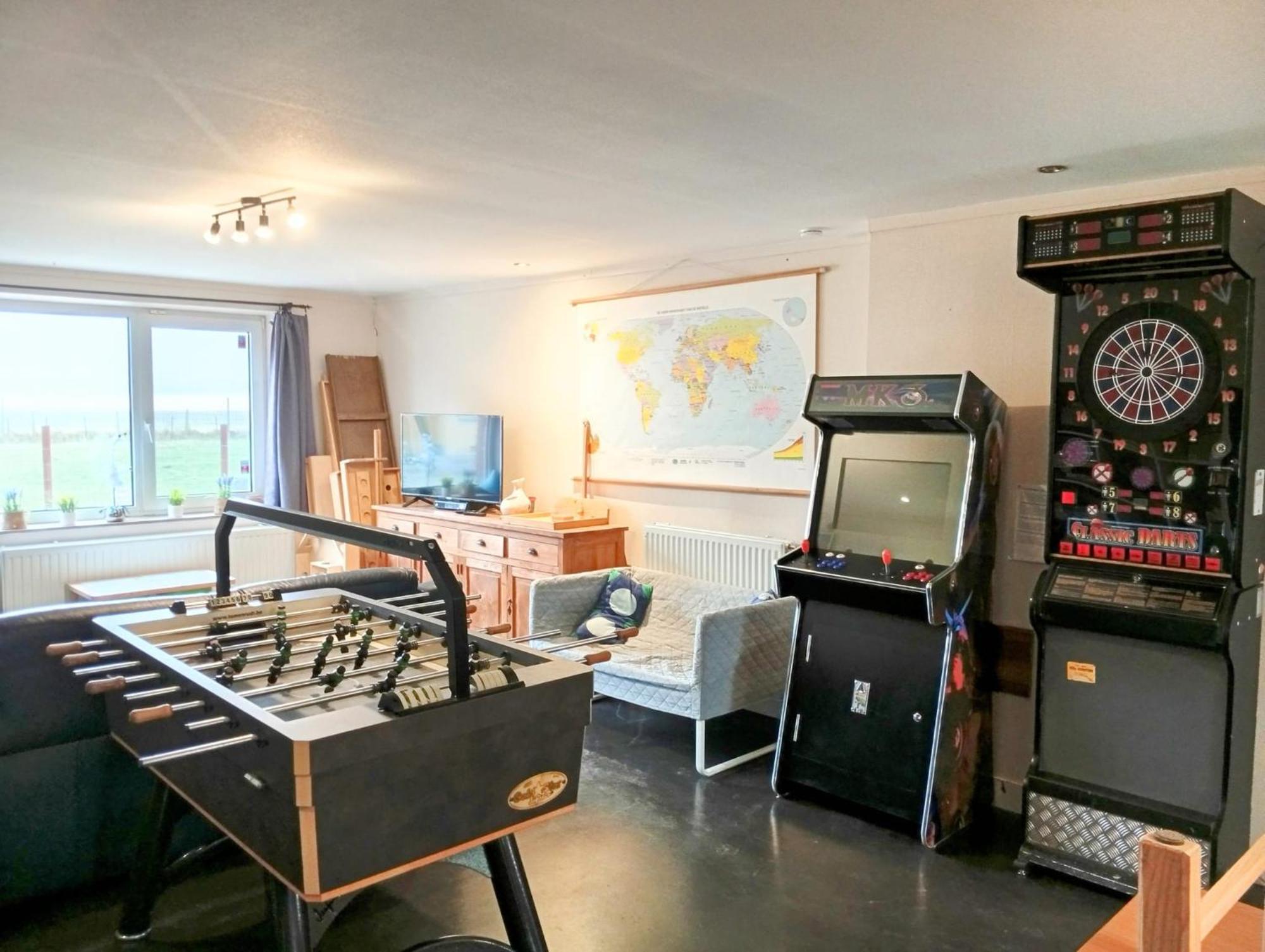 De Smishoeve Met Kinderpret, Dieren En Wellness Heers ภายนอก รูปภาพ