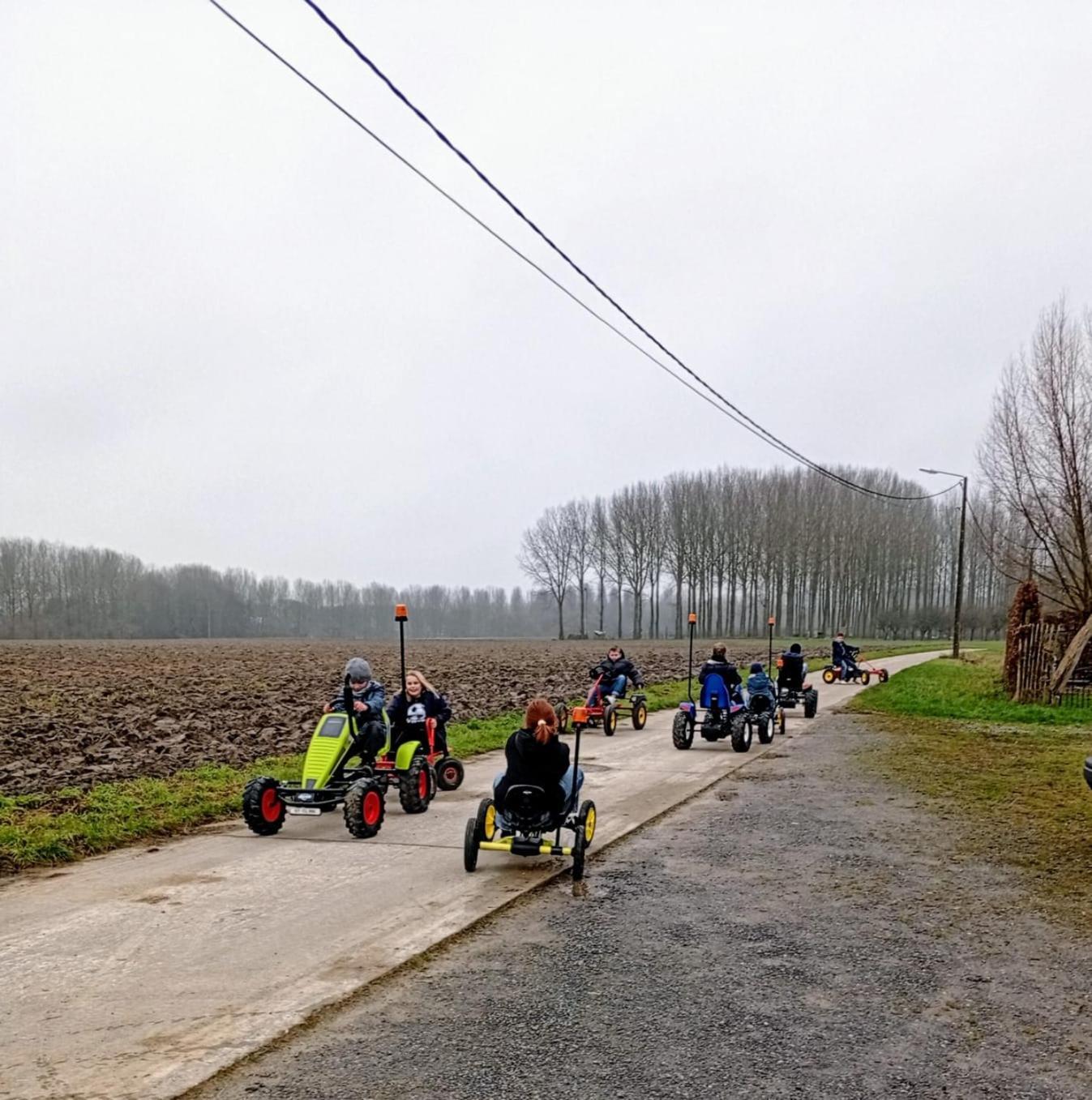 De Smishoeve Met Kinderpret, Dieren En Wellness Heers ภายนอก รูปภาพ