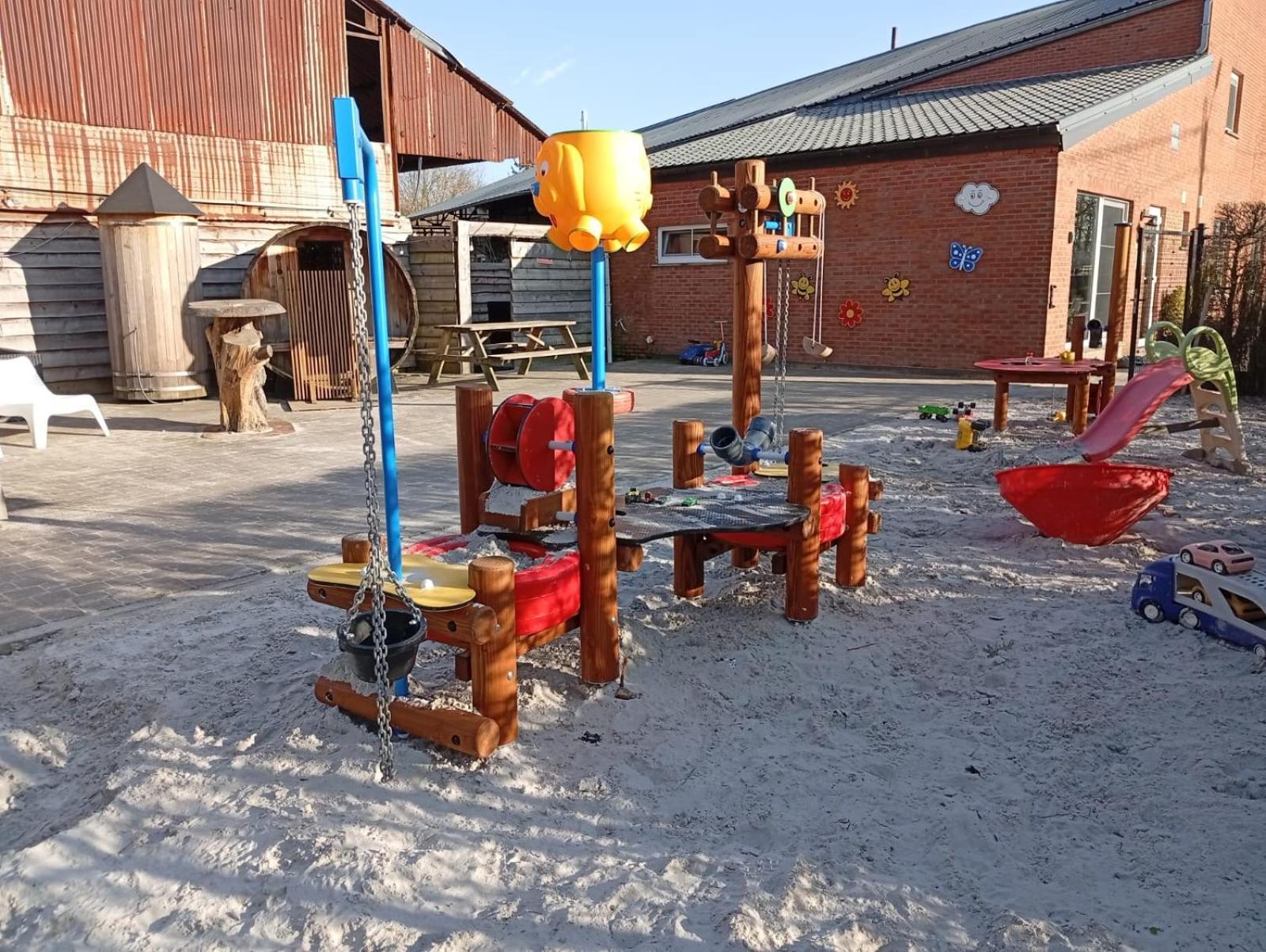 De Smishoeve Met Kinderpret, Dieren En Wellness Heers ภายนอก รูปภาพ