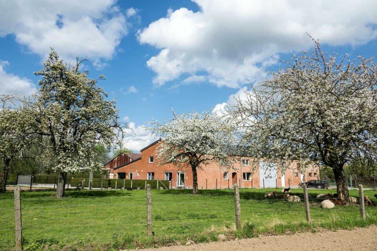 De Smishoeve Met Kinderpret, Dieren En Wellness Heers ภายนอก รูปภาพ
