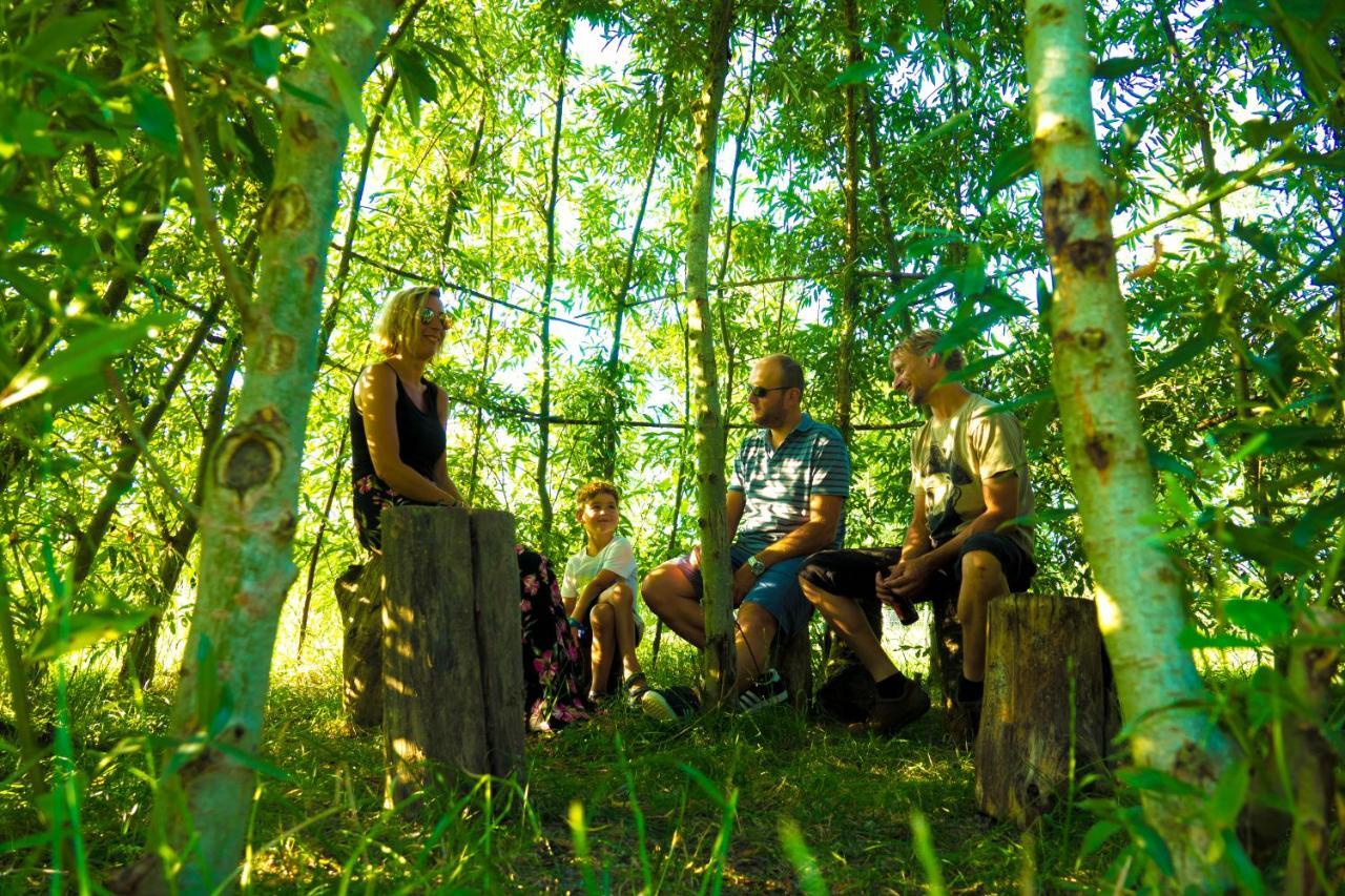 De Smishoeve Met Kinderpret, Dieren En Wellness Heers ภายนอก รูปภาพ